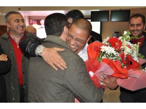 Roberto Carlos Sivas’tan Çiçeklerle Uğurlandı