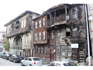 Tarihi Evler Yıkılma Tehlikesiyle Karşı Karşıya
