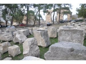 Anavarza Antik Kenti’nde Taşlar Yerine Oturacak