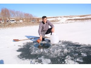 (Özel Haber) Su İhtiyacını Donan Gölden Karşılıyorlar