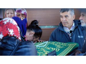 Belediye Başkanının Koruması Olan Eşiyle Ölü Bulunan Emekli Öğretmen Toprağa Verildi