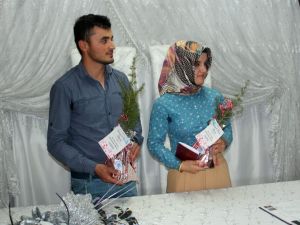 Evlenen Çiftlere Plaket Yerine Orman Fidanı