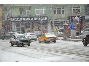 Yozgat’ta Kar Yağışı Şehri Beyaza Bürüdü