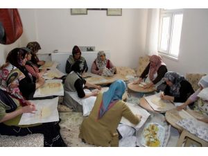 (Özel Haber) Mantı Ve Gözleme Satarak Öğrencilere Burs Sağlıyorlar