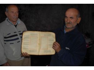 Her Şey Yandı, Kur’an Hariç