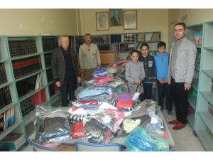Arkadaşlarının Üşümesine Gönülleri Razı Olmadı