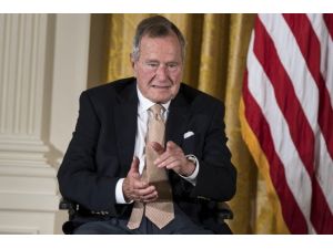 George Bush Hastaneye Kaldırıldı