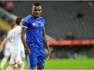 F.bahçe’de Emenike Şoku