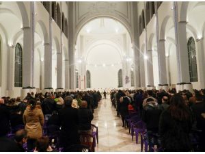 Kosova’da Noel Ayinlerle Kutlandı