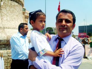 Yavuzaslan: 300 Uygur Türkü Türkiyeye Gelsin