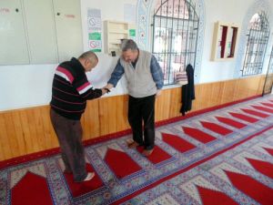 Camilerde Askıda Çorap Projesi Uygulanmaya Başlandı