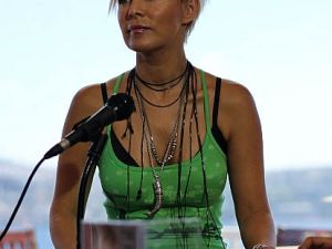 Ömür Gedik, Ünlü Müzisyenleri Sahnede Buluşturuyor