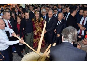 Efkan Ala Ve Mehmet Ali Şahin, Dibekte Buğday Dövdü