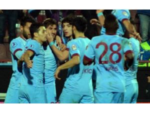 Fırtına Olup Estiler, Kasırga Olup Koptular, Gol Olup Yağdılar