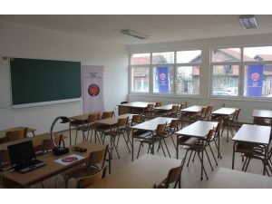 Bosna Hersek’te Hamdija Kreşevljakoviç İlkokulu’na Tadilat Ve Donanım Desteği