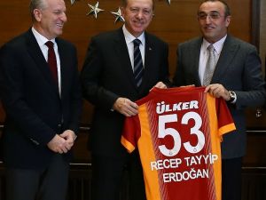 F.bahçeli Erdoğan’a G.saray Forması