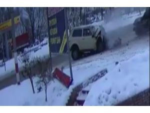 Bir Adım Aşağıda Olsa…