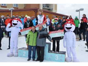 Uluslararası Alp Disiplini Sarıkamış Yarışlarında Madalyalar Dağıtıldı