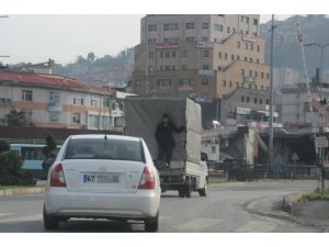 Kamyonette Tehlikeli Yolculuk