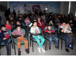 Çocuklar Çizgi Film Kahramanlarının Nasıl Yapıldığını Öğrendi