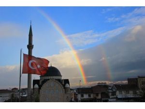 Gökkuşağını Gören Cep Telefonuna Sarıldı