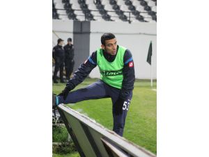 Ali Adnan Avusturalya’ya Uçtu