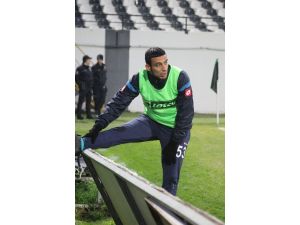 Ali Adnan Avusturalya’ya Uçtu