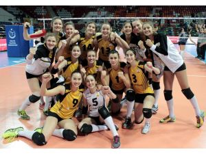 Vakıfbank Genç Takımı Zirvede Tamamladı