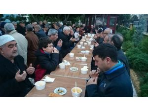 Sabah Namazına Gelene Çorba Ve Salep İkramı