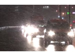 İstanbul’da Yağan Kar Trafiği Felç Etti