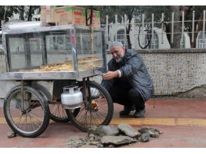 Seyyar Börekçiden Tehlikeli Hareket