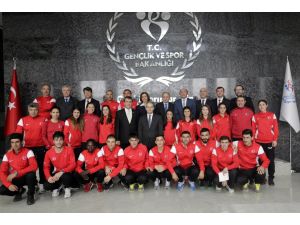 Bakan Çağatay Kılıç, Şampiyon Atletleri Kabul Etti