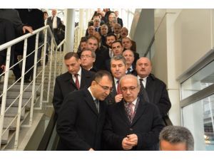 Bakan Elvan, İzmir’de İncelemelerde Bulundu