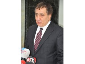 Türk Bayrağını Yakıp Şehitliğe Atan Kişiler Aranıyor
