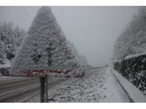 Zonguldak Ereğli Yolunda Tırlar Yolda Kaldı