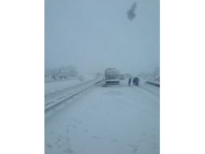 Balıkesir-izmir Yolu Trafiğe Kapandı