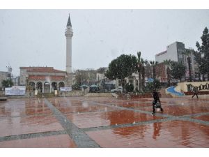İzmir Beyaza Büründü