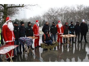 Noel Baba Polislere İstanbul Mesaisi