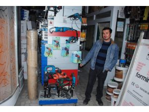 17 Kiloluk Hiltiyi Sırtına Koyup Çaldı