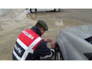 Jandarma’dan Kar Lastiği Uygulaması