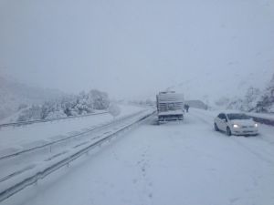 Balıkesir-izmir Kara Yolunda Kar Esareti