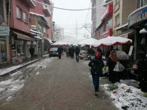 700 Yıllık Pazar Kar Sebebiyle Boş Kaldı