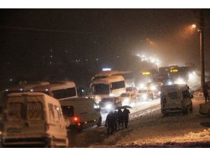 Üniversite Öğrencileri Mahsur Kaldı