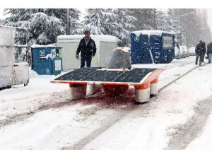 Güneş Arabası Karda Bile Çalışıyor