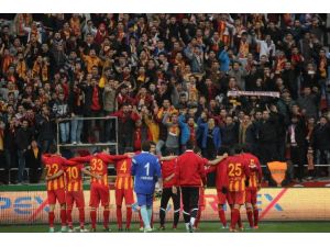 Evinde Bileği Bükülmüyor