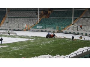Bursa Atatürk Stadında Kar Temizliği