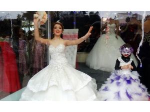 Canlı Manken Vitrine Çıkarsa...
