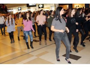 Alışveriş Merkezinin Ortasında Salsa Yaptılar