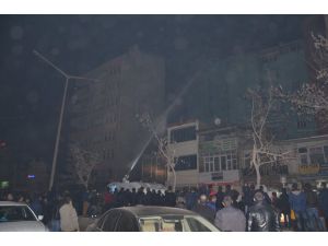 Yüksekova’da Toma’lar Bu Kez Alkış Yağmuruna Tutuldu