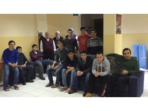 Çok Sayıda Vatandaş Okullara Yerleştirildi